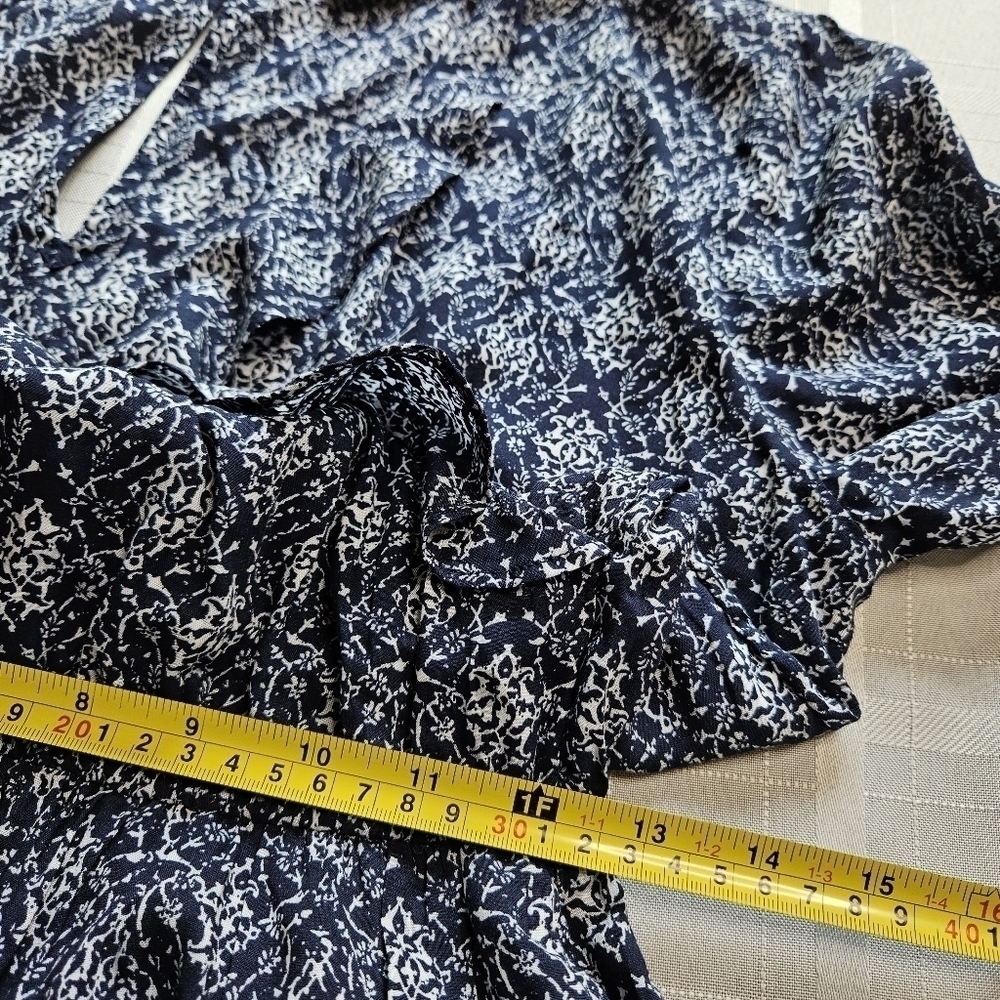 Abercrombie & Fitch navy romper with 3/4 bell sleeves and ruffled hem size M - Picture 5 of 12